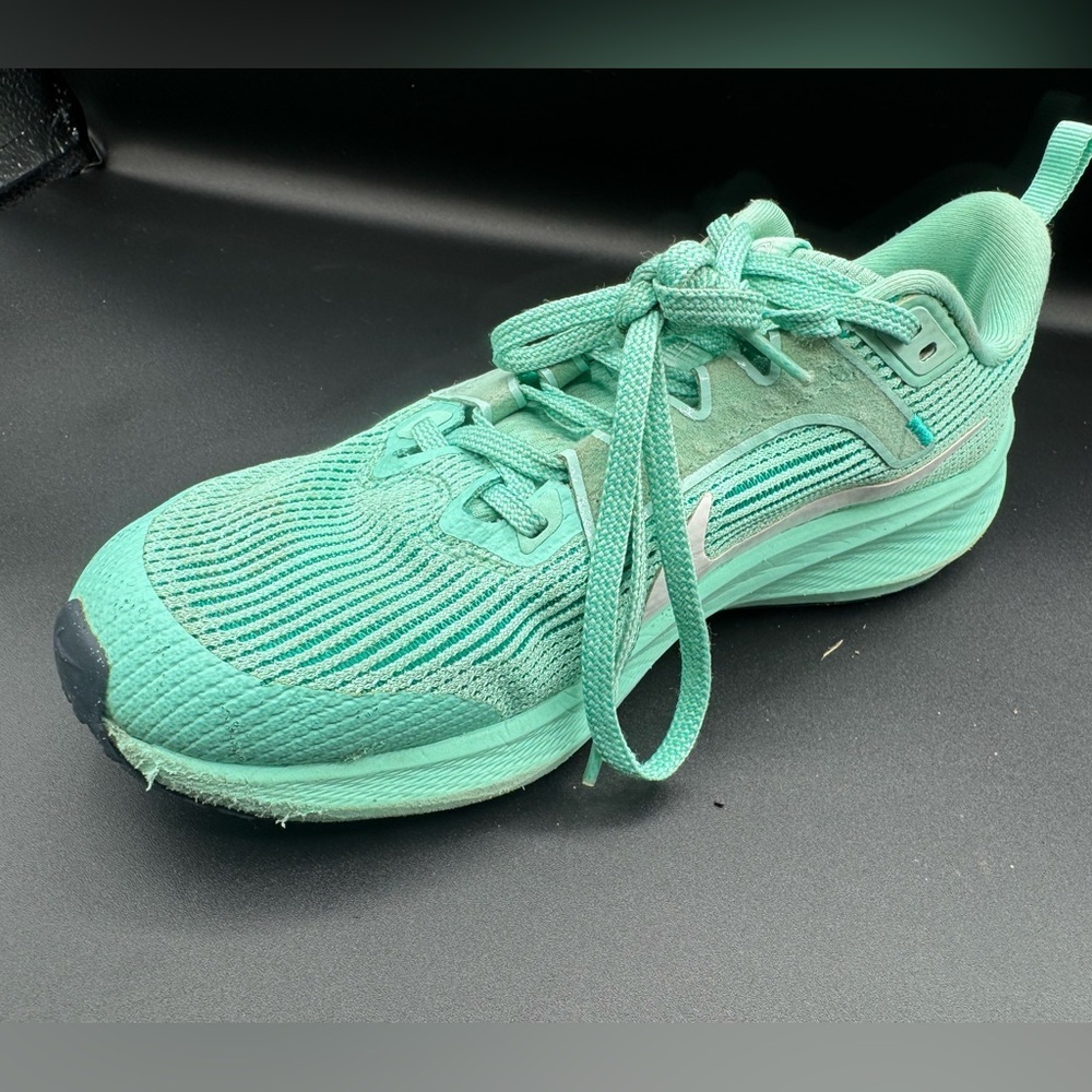 Nike Green and Black Athletic Shoes with Mesh Upper - Picture 10 of 15